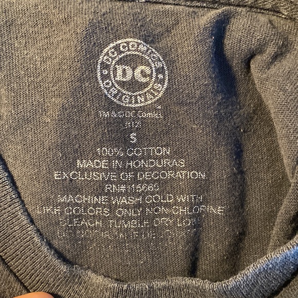 DC superhero’s vintage shirt - Picture 2 of 4